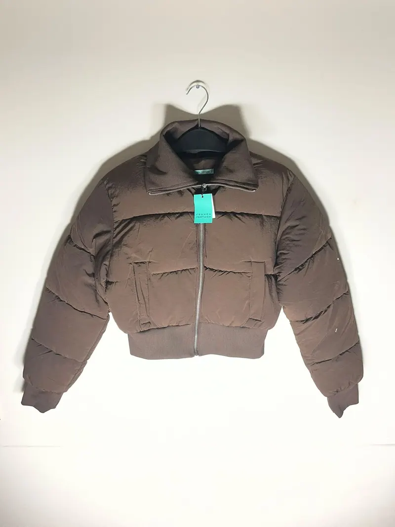 Foto real sin edición: chaqueta puffer corta de Franca Fortuna