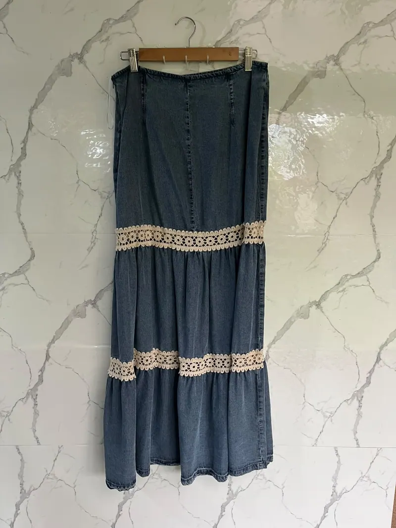 Foto real sin edición: falda denim larga con crochet de Studio F